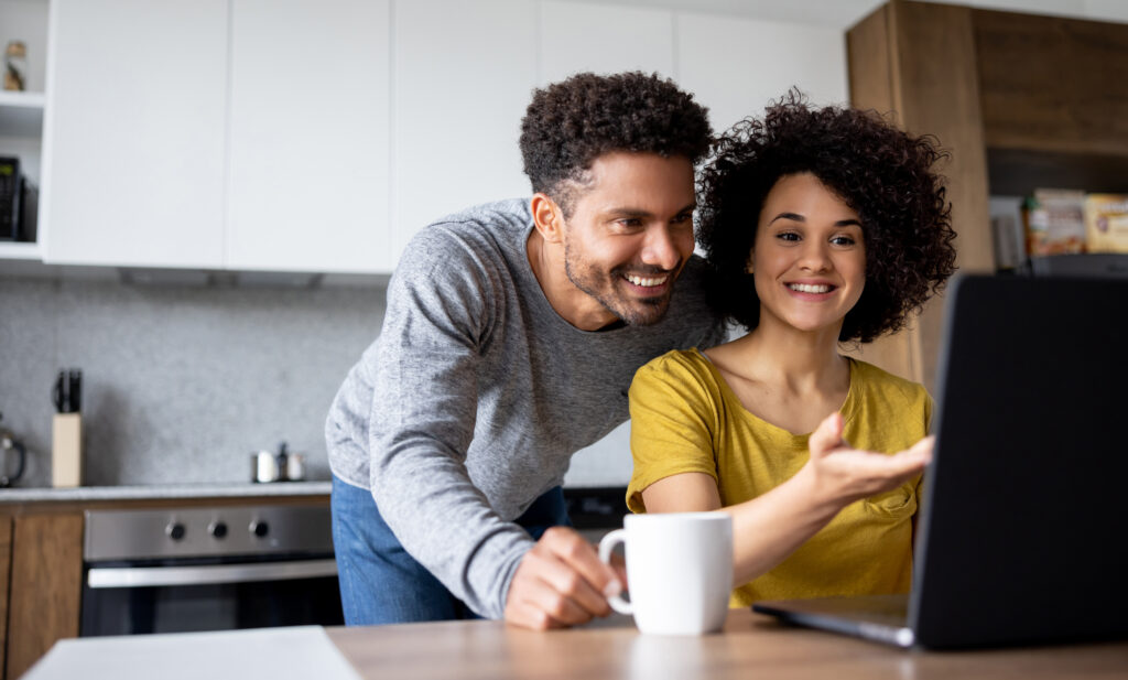 Couple-looking-at-a-laptop